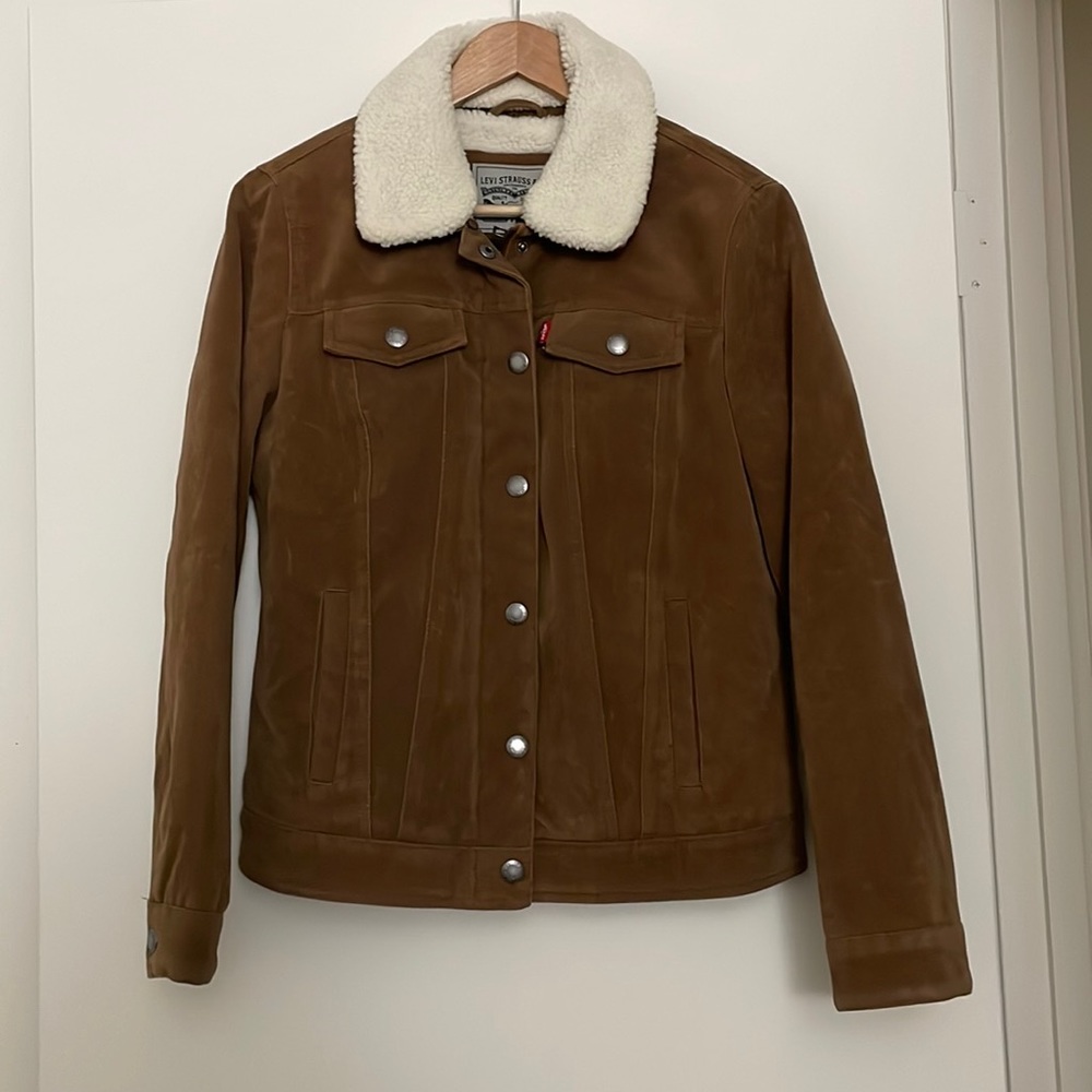 Levi Strauss Tan Suede Sherpa Trucker Jacket in Medium (NWOT)